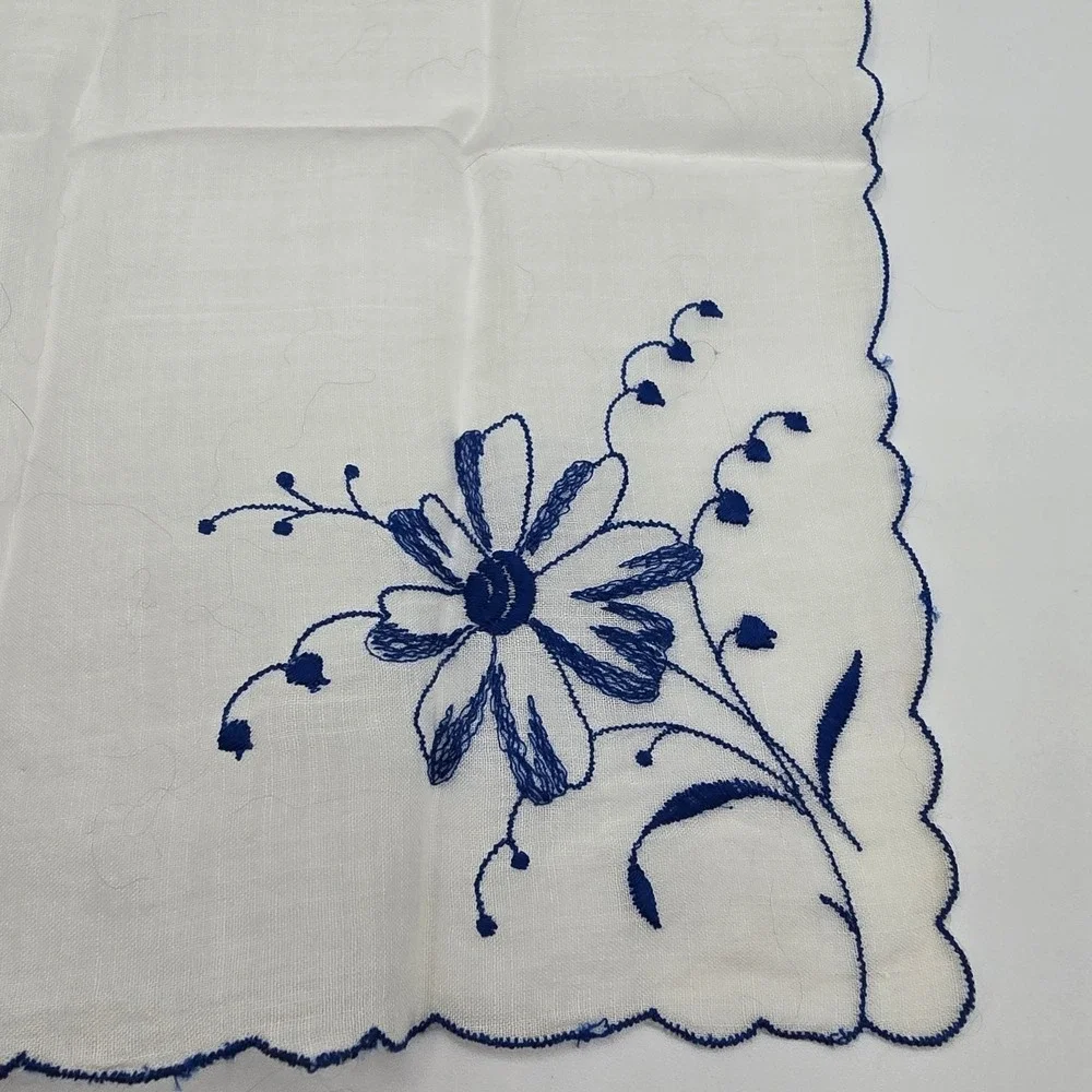 Vintage FLOWERS Ladies Handkerchief Hanky‎ Floral Blue White